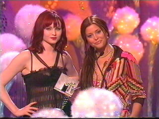 Sophie Ellis-Bextor and Holly Valance present the award for 'Best Pop' to Kylie Minogue