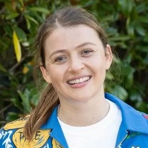 Cara Varga-Murphy played by Sara West